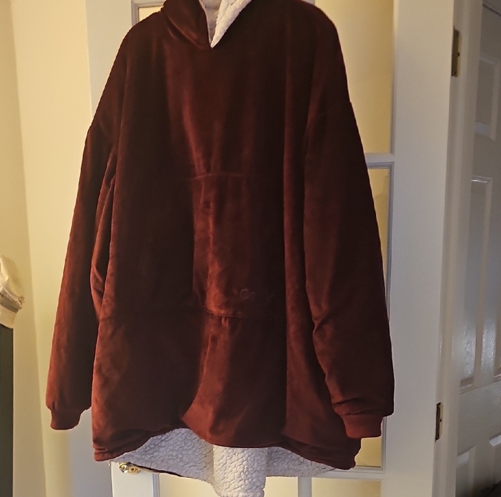 Cozy Burgundy Sherpa-Lined Women's Pullover